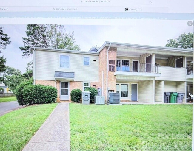 Building Photo - 4615 Coronado Dr