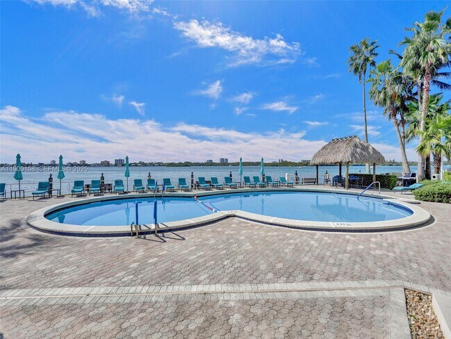 Building Photo - 10350 W Bay Harbor Dr