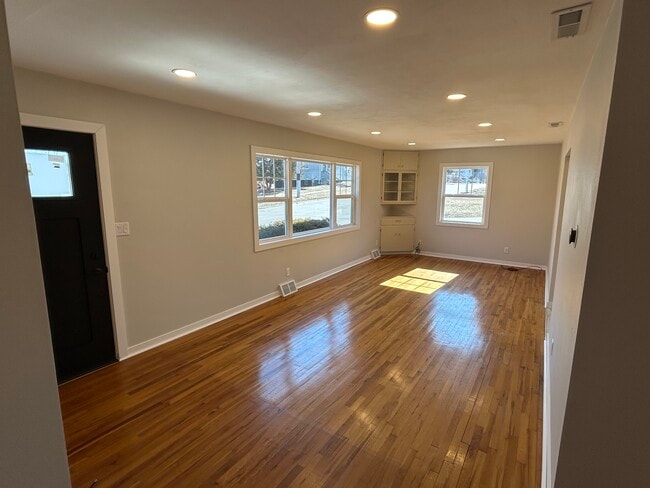 Building Photo - 1810 Logan St