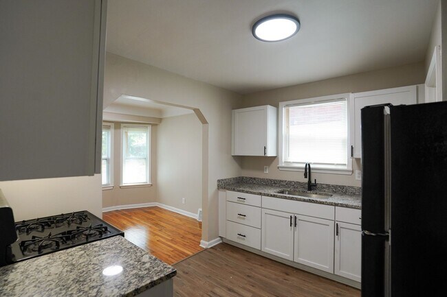 Building Photo - Renovated 3-Bedroom Home - We Welcome Sect...