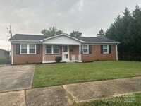 Building Photo - 605 E Horah St