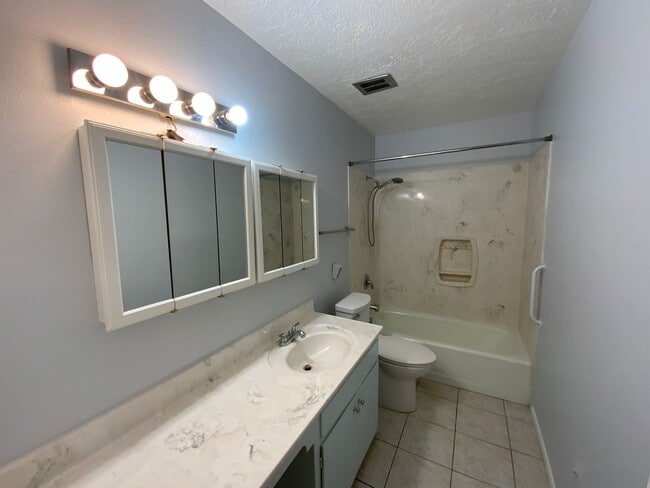 Building Photo - 3 Bedroom Single Story Home Available Near San Pedro Dr NE & McLeod Rd NE!