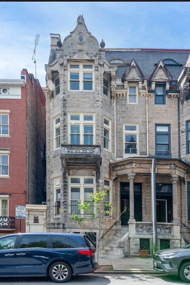 Building Photo - 109 W Monument St