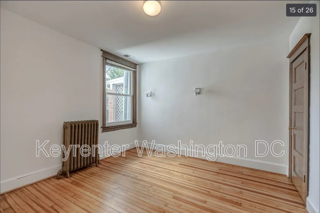 Building Photo - 611 4th St NE