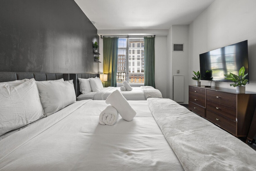 Building Photo - 160 E Berkeley St