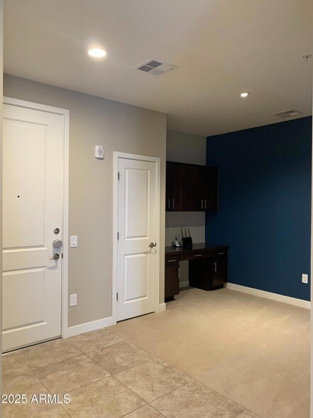 Building Photo - 2511 W Queen Creek Rd