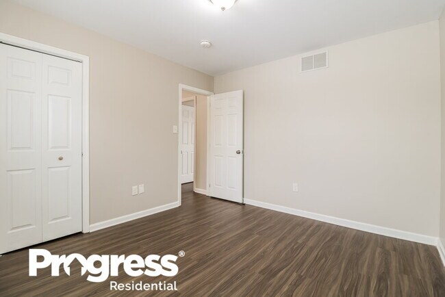 Building Photo - 733 Sage Hill Dr