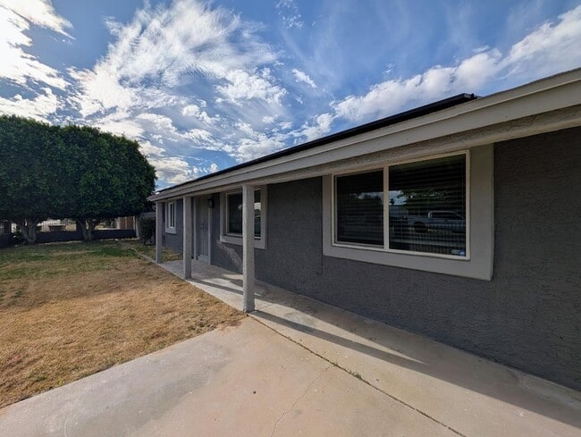 Building Photo - 13208 W Tuckey Ln