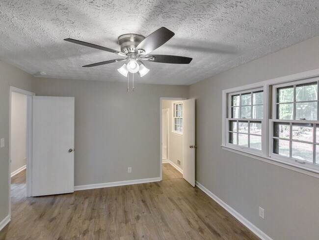 Building Photo - 2501 Sandy Ct