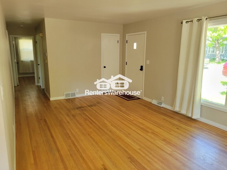 Building Photo - 738 Belwood Dr