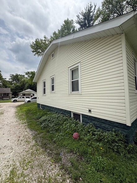 Building Photo - 1252 E Whitmer St