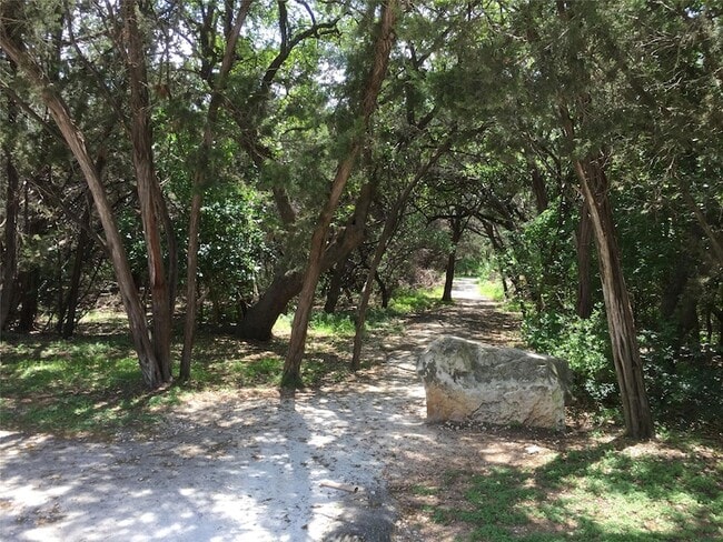 Building Photo - 718 Decker Prairie Dr