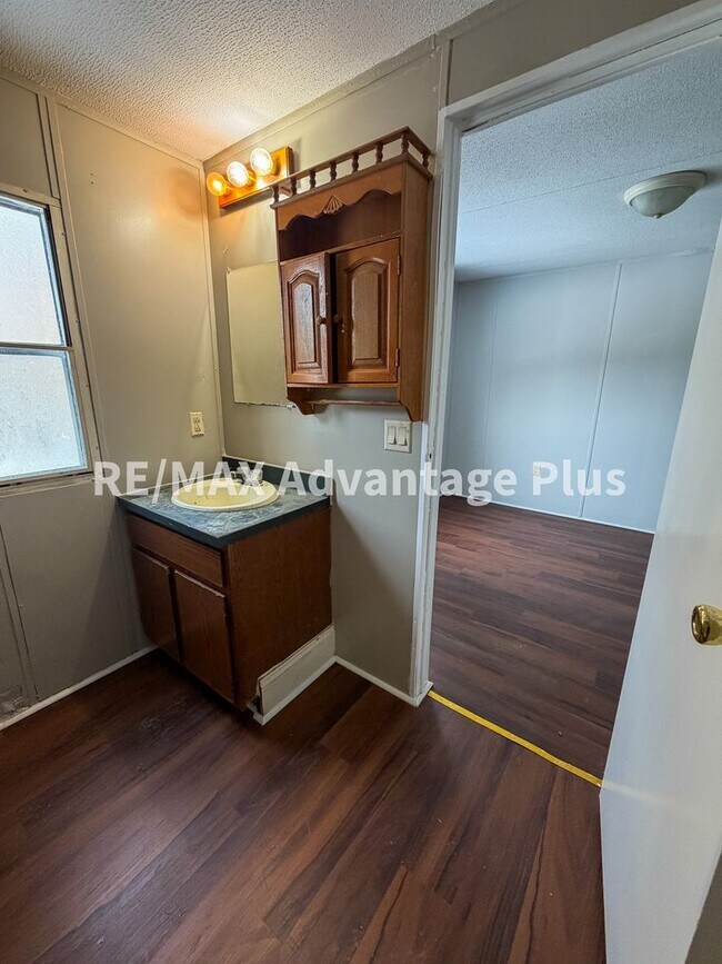 Building Photo - Updated 3-Bedroom Home in a Private Setting!