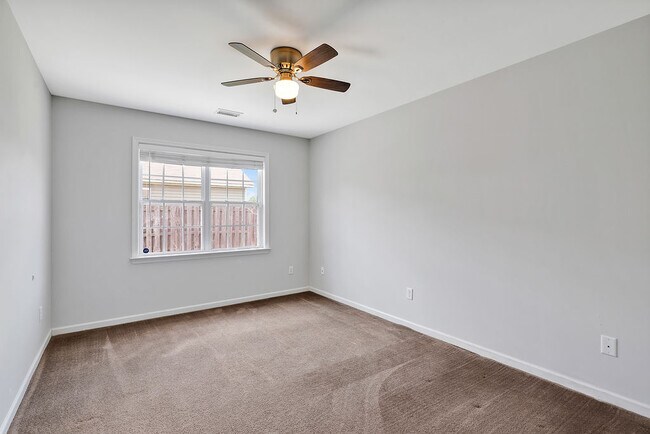 Building Photo - 1604 Royal Pine Ct