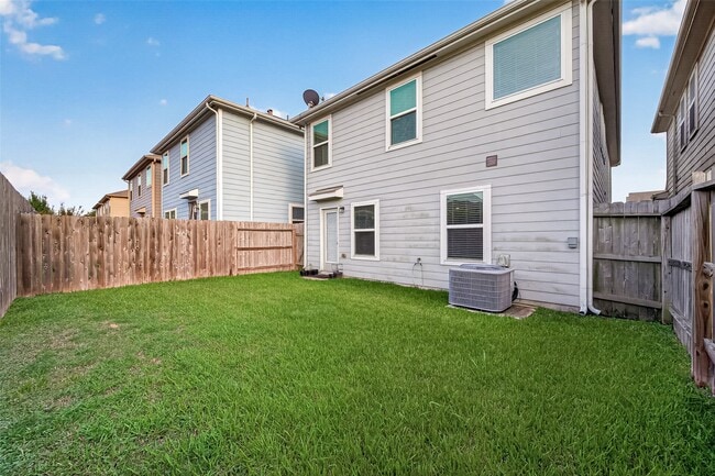 Building Photo - 8932 Hollister Commons Ln