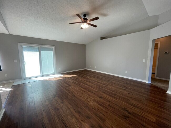 Building Photo - 219 Lustan Dr