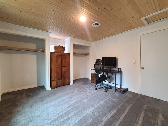 Building Photo - Charming Two Bedroom Ranch in Coloma