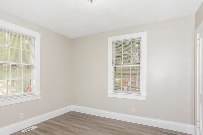 Building Photo - 2358 Forster St