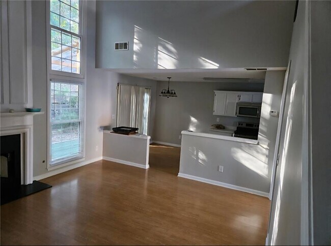 Building Photo - 2690 Binghampton Ln