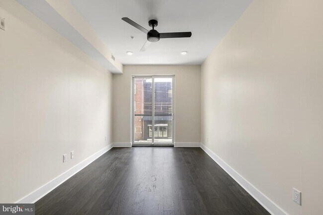 Building Photo - 1868 Frankford Ave