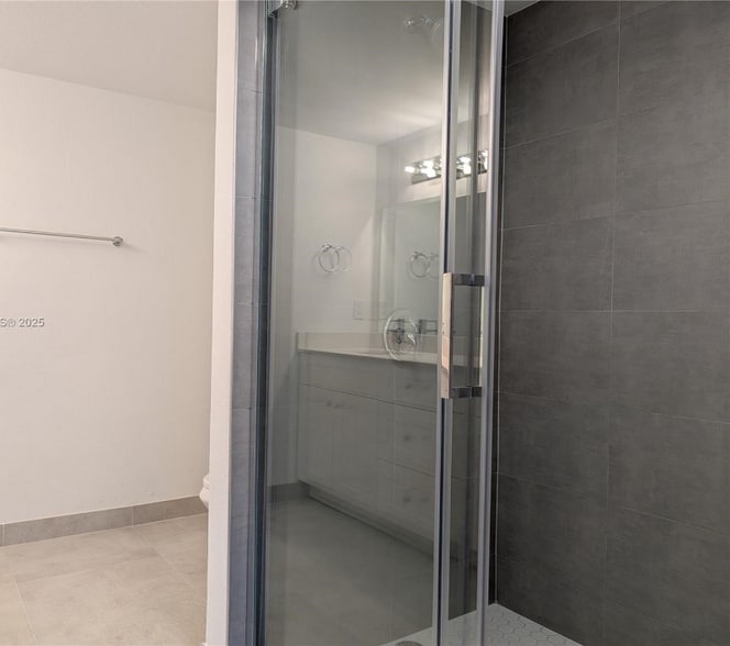 Building Photo - 140 SW 117th Ave