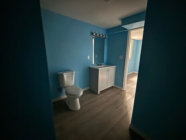 Building Photo - 4 Bed 2 Bath Home with Garage Near Swope PKWY Available NOW!