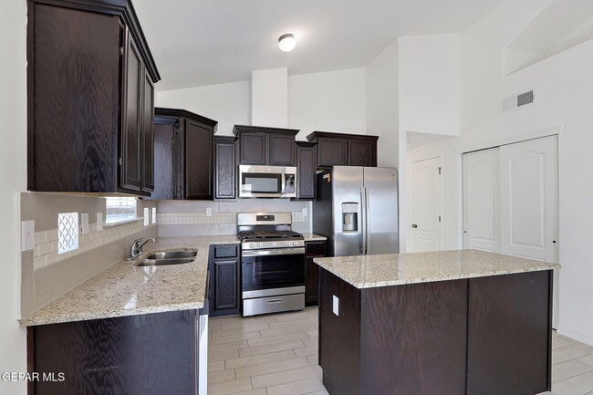 Building Photo - 533 Paseo Modesto Dr