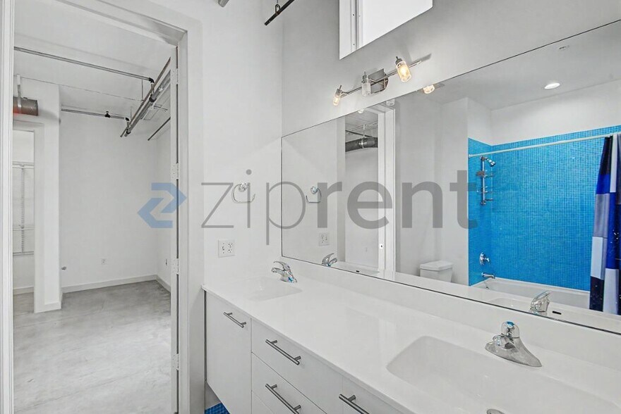 Building Photo - Unit 203