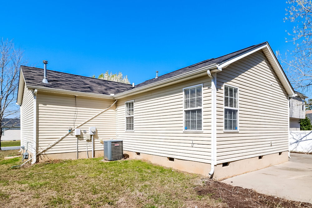 Building Photo - 15123 De Havilland Dr