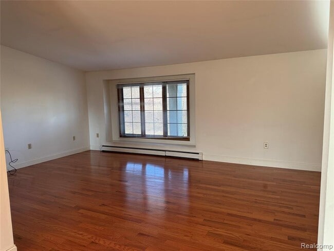 Building Photo - 2346 London Bridge Dr