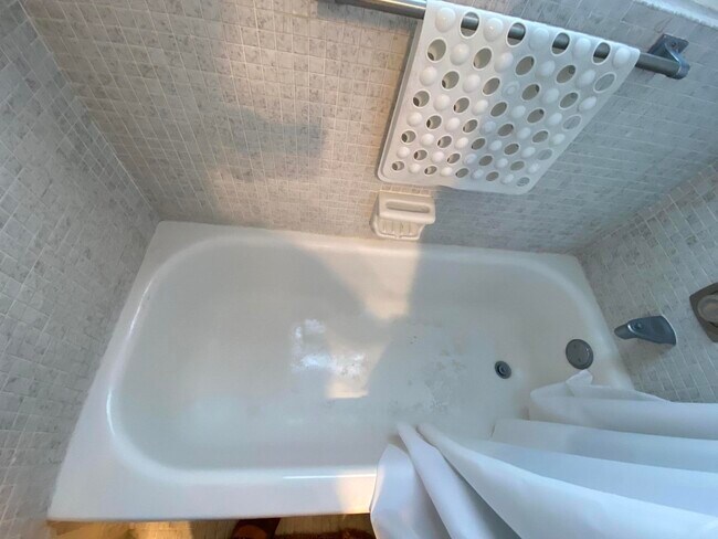 Building Photo - 72 Newport D