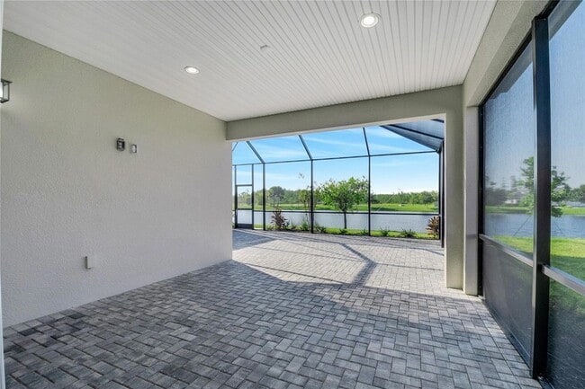 Building Photo - 215 Summertime Pl