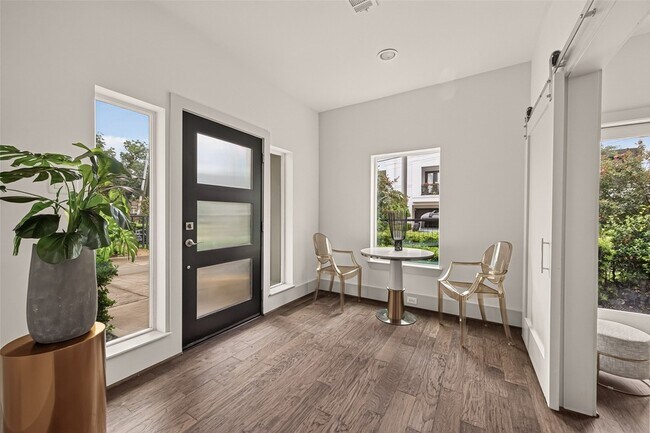 Building Photo - 1604 Ovid St
