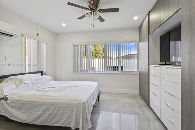 Building Photo - 8014 NW 101st Ave