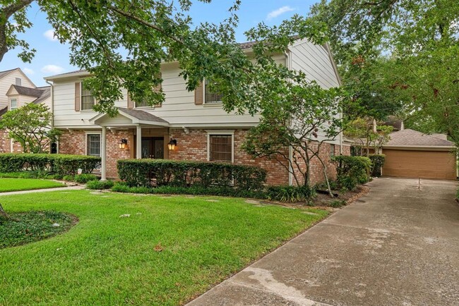 Building Photo - 527 Briar Knoll Dr