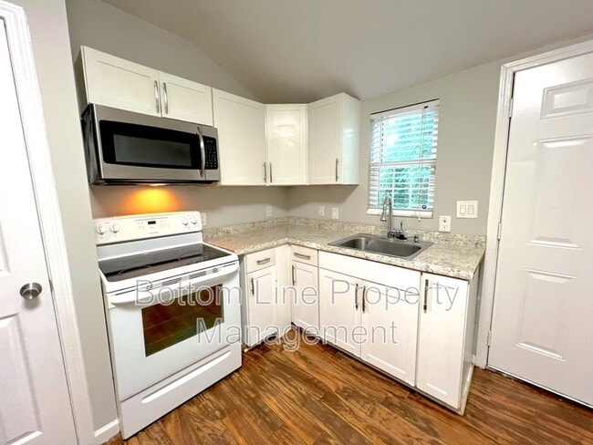 Building Photo - 2633 Kenhill Dr