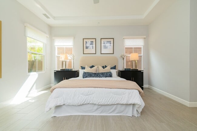 Building Photo - Fully Renovated 2 Bed, 2.5 Bath + Den Single Story Home Available NOW in Eastwood Village in Irvine!