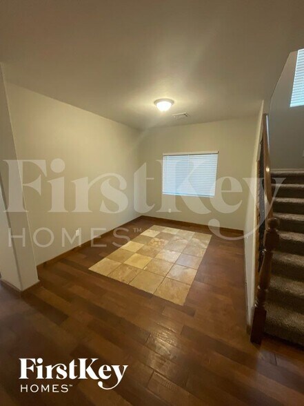 Building Photo - 1008 E Oceanwood Ave