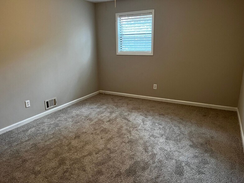 Building Photo - 1601 Cumberland Trce