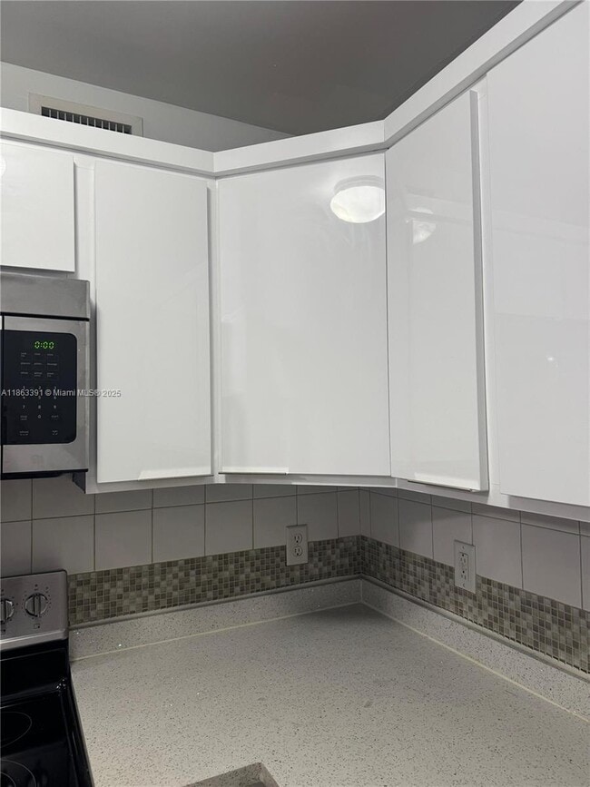 Building Photo - 4351 NE 18th Ave