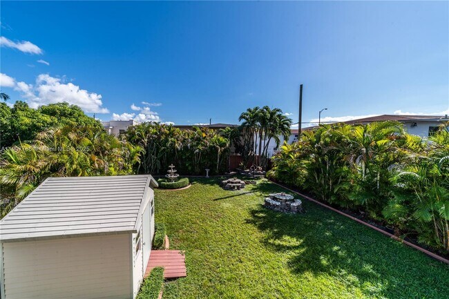 Building Photo - 23 NW 33rd Ave