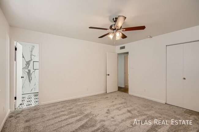 Building Photo - 3115 S Kachina Dr