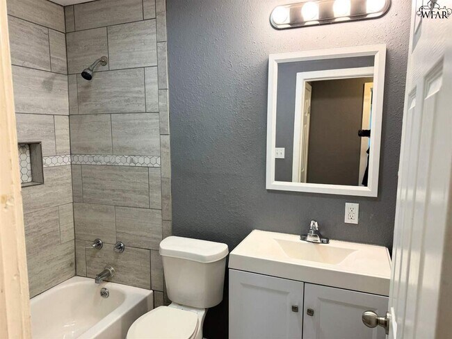 Building Photo - 2949 Cunningham Dr
