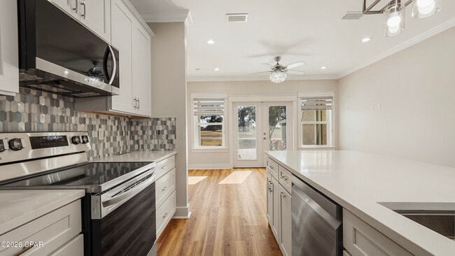 Building Photo - 1719 Country Club Dr