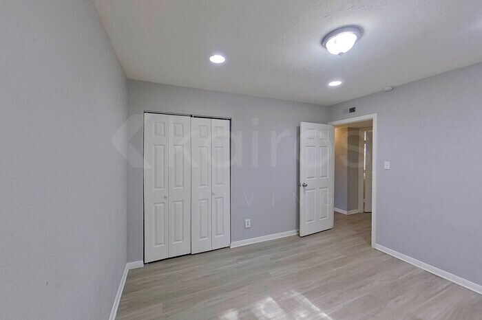 Building Photo - 125 Quebec Cir