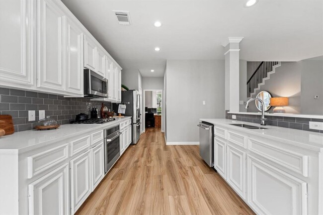 Building Photo - 15407 Cumberland Oak Way