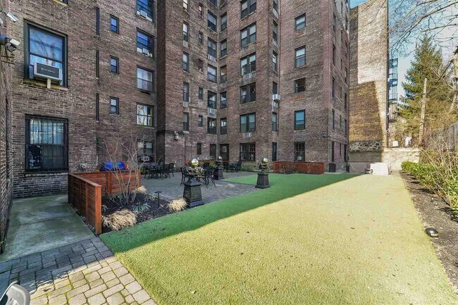 Building Photo - 50 Glenwood Ave