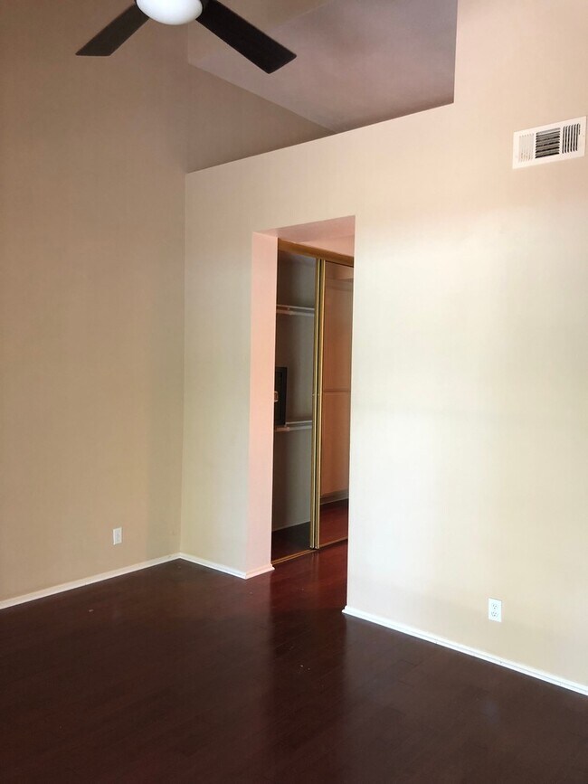 Building Photo - Spacious Unit Overlooking the RSM Beach Club!