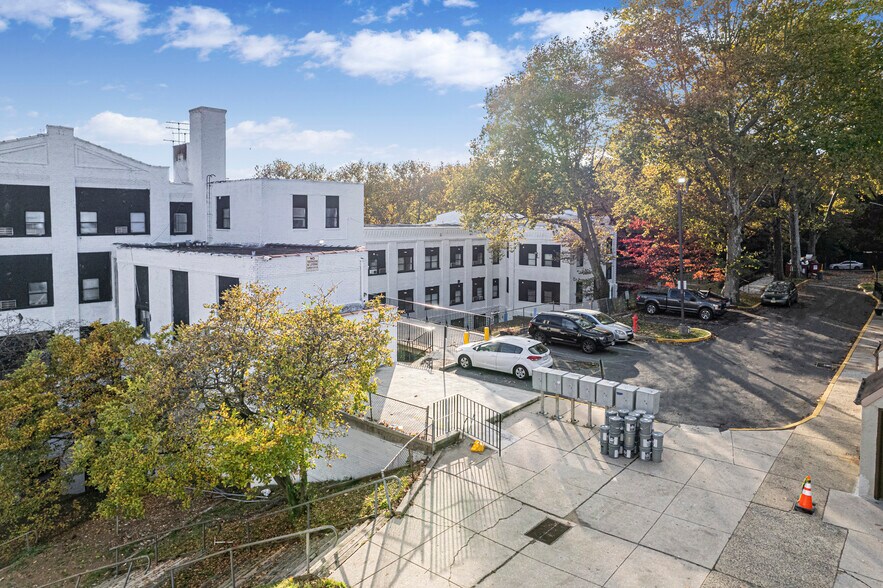 Hilltop Crescent 49014937 Stenton Ave Philadelphia PA 19144