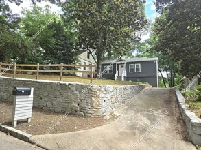 Building Photo - 1064 Westmoor Dr NW